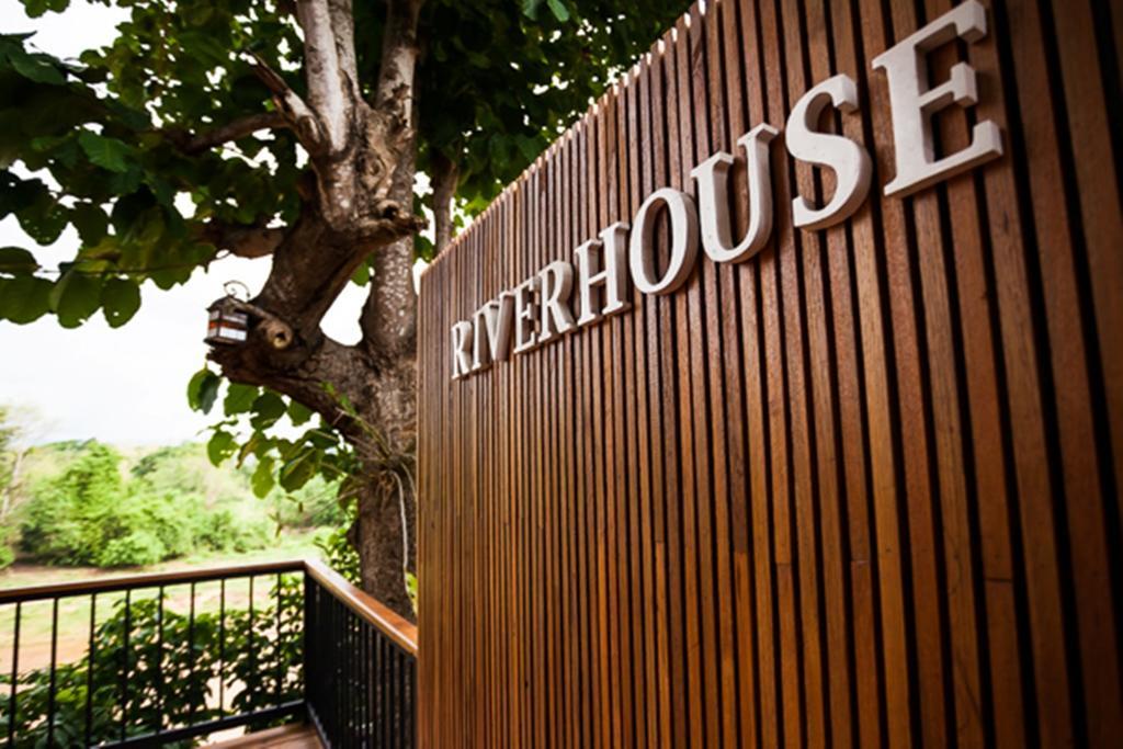 Riverhouse Hotel Meszariang Kültér fotó